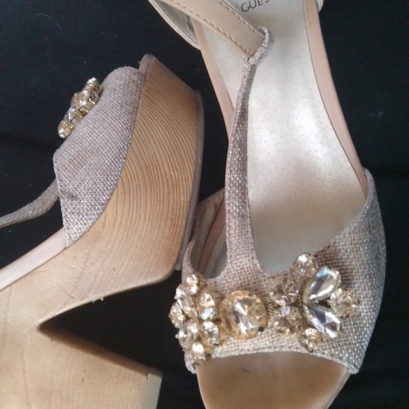 8 1/2 Guess Shoes - Picture 2 of 3